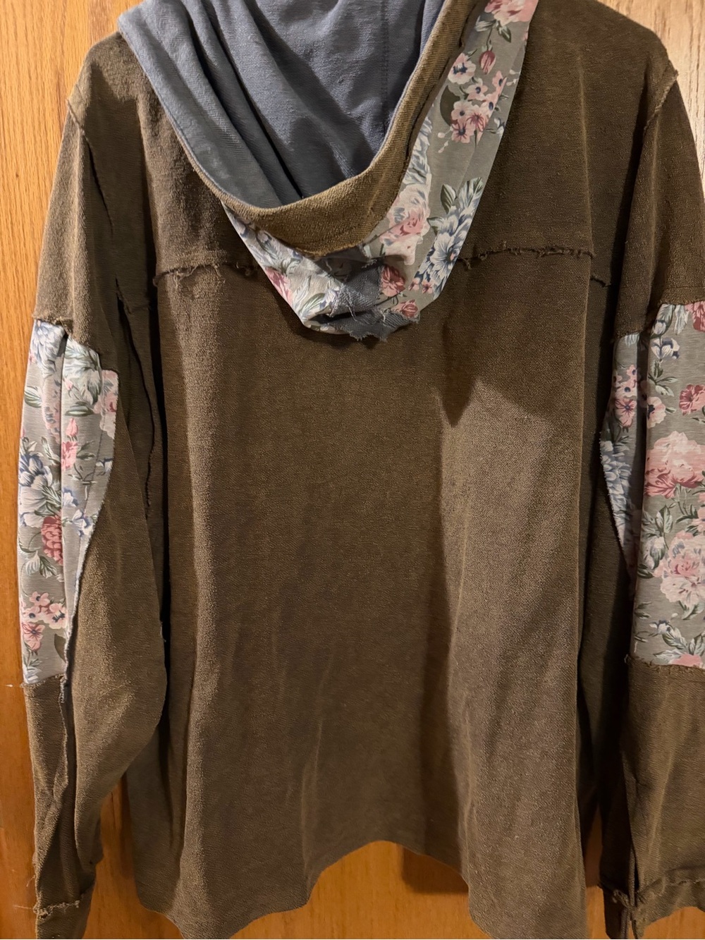 POL Olive Green Star Hoodie with Floral Accent - Picture 3 of 3